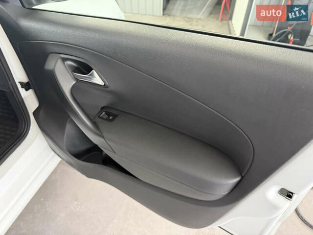 Білий Фольксваген Поло, об'ємом двигуна 1.4 л та пробігом 58 тис. км за 11000 $, фото 26 на Automoto.ua