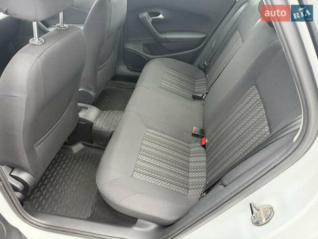 Білий Фольксваген Поло, об'ємом двигуна 1.4 л та пробігом 58 тис. км за 11000 $, фото 19 на Automoto.ua