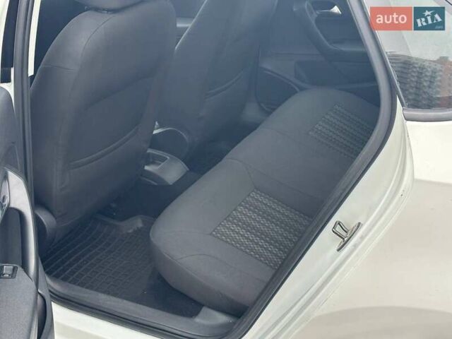 Білий Фольксваген Поло, об'ємом двигуна 1.6 л та пробігом 220 тис. км за 6000 $, фото 2 на Automoto.ua