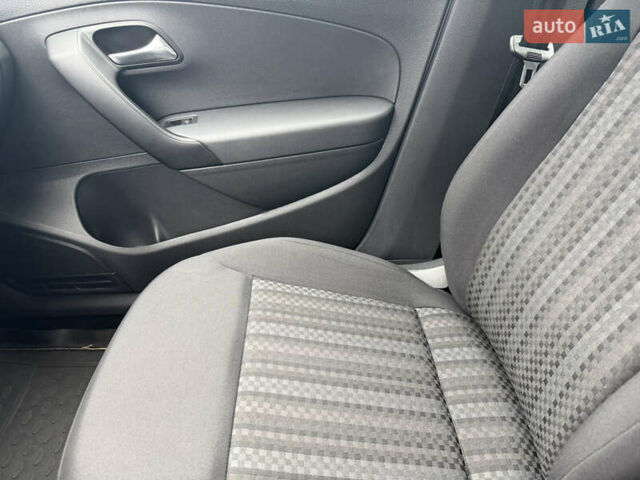 Білий Фольксваген Поло, об'ємом двигуна 1.4 л та пробігом 58 тис. км за 11000 $, фото 23 на Automoto.ua