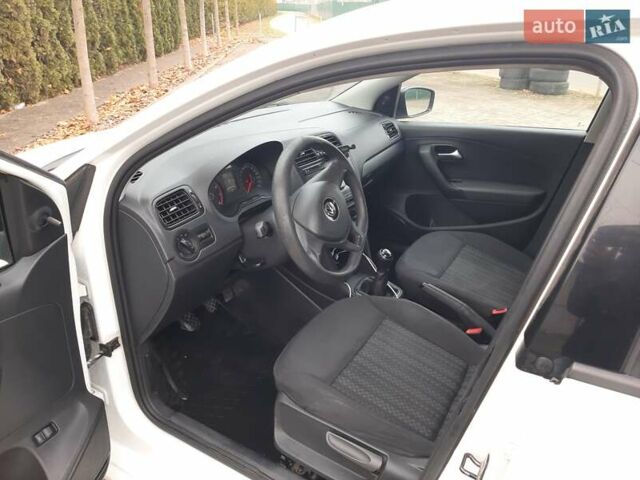 Білий Фольксваген Поло, об'ємом двигуна 1.6 л та пробігом 158 тис. км за 9998 $, фото 10 на Automoto.ua