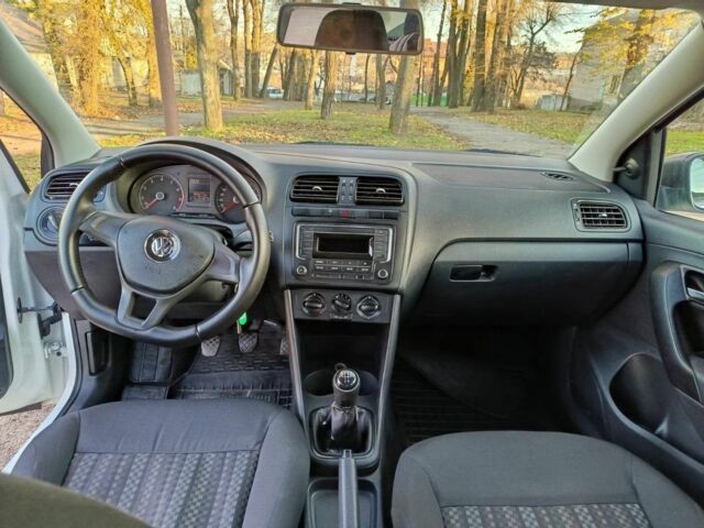 Белый Фольксваген Поло, объемом двигателя 1.6 л и пробегом 230 тыс. км за 7499 $, фото 3 на Automoto.ua