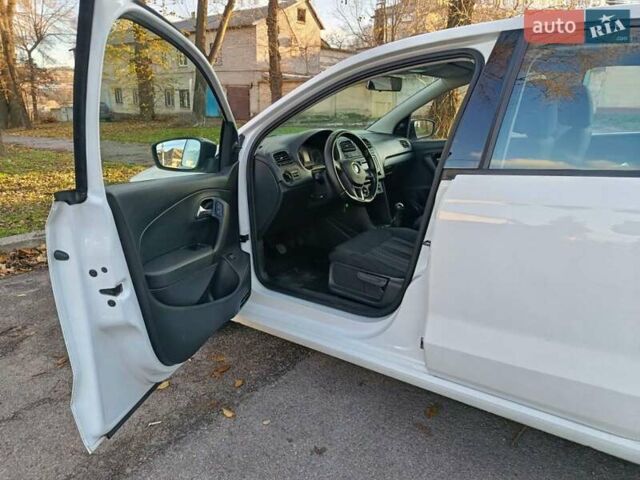 Білий Фольксваген Поло, об'ємом двигуна 1.6 л та пробігом 233 тис. км за 7350 $, фото 10 на Automoto.ua