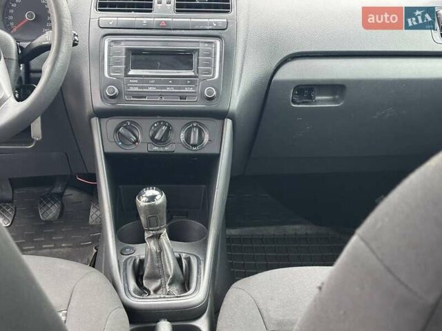 Білий Фольксваген Поло, об'ємом двигуна 1.6 л та пробігом 220 тис. км за 6000 $, фото 1 на Automoto.ua