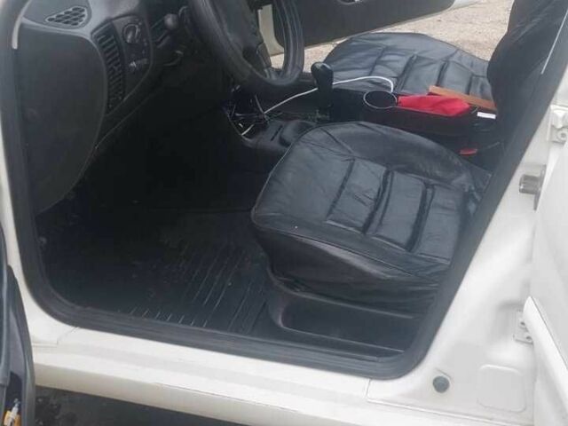 Білий Фольксваген Поло, об'ємом двигуна 1.6 л та пробігом 228 тис. км за 2500 $, фото 10 на Automoto.ua