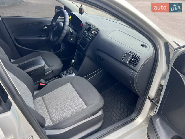 Бежевий Фольксваген Поло, об'ємом двигуна 1.6 л та пробігом 212 тис. км за 7499 $, фото 22 на Automoto.ua