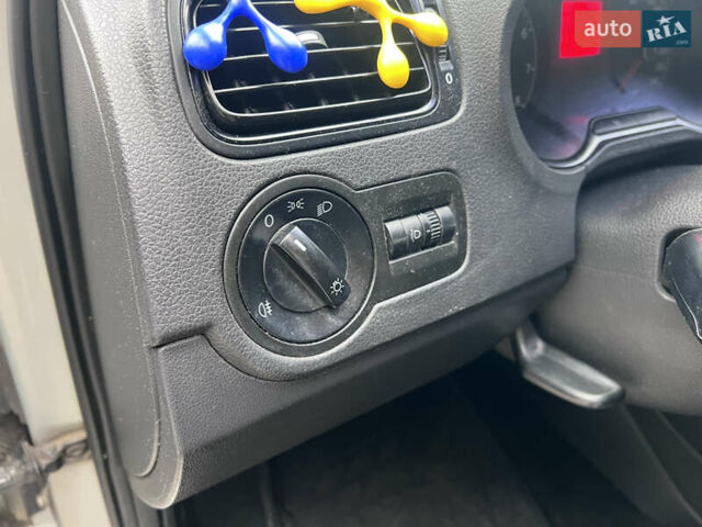 Бежевий Фольксваген Поло, об'ємом двигуна 1.6 л та пробігом 212 тис. км за 7499 $, фото 26 на Automoto.ua