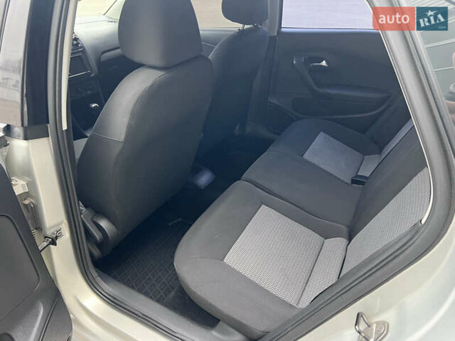 Бежевий Фольксваген Поло, об'ємом двигуна 1.6 л та пробігом 212 тис. км за 7499 $, фото 18 на Automoto.ua