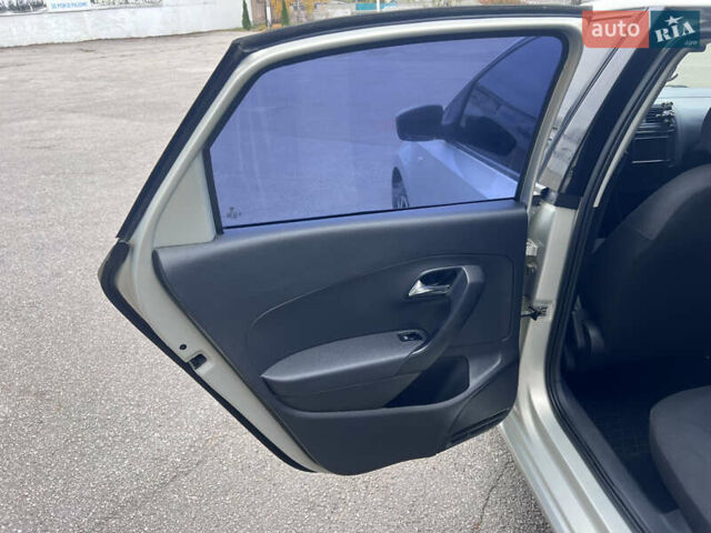 Бежевий Фольксваген Поло, об'ємом двигуна 1.6 л та пробігом 212 тис. км за 7499 $, фото 19 на Automoto.ua