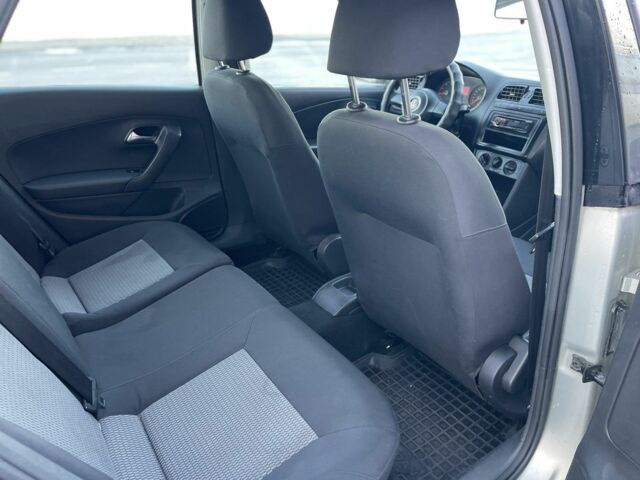 Бежевий Фольксваген Поло, об'ємом двигуна 1.6 л та пробігом 230 тис. км за 4800 $, фото 14 на Automoto.ua