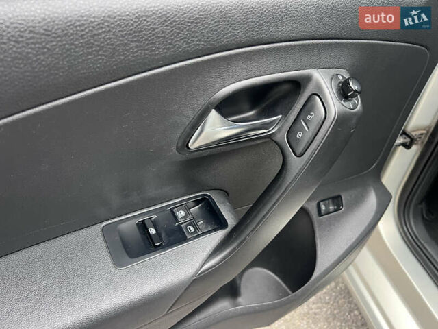 Бежевий Фольксваген Поло, об'ємом двигуна 1.6 л та пробігом 212 тис. км за 7499 $, фото 27 на Automoto.ua