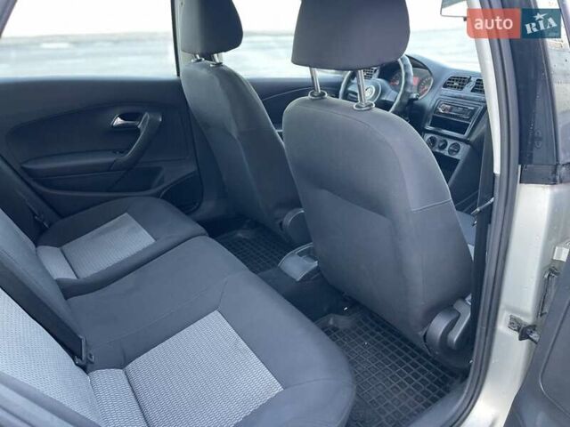 Бежевий Фольксваген Поло, об'ємом двигуна 1.57 л та пробігом 230 тис. км за 4800 $, фото 13 на Automoto.ua