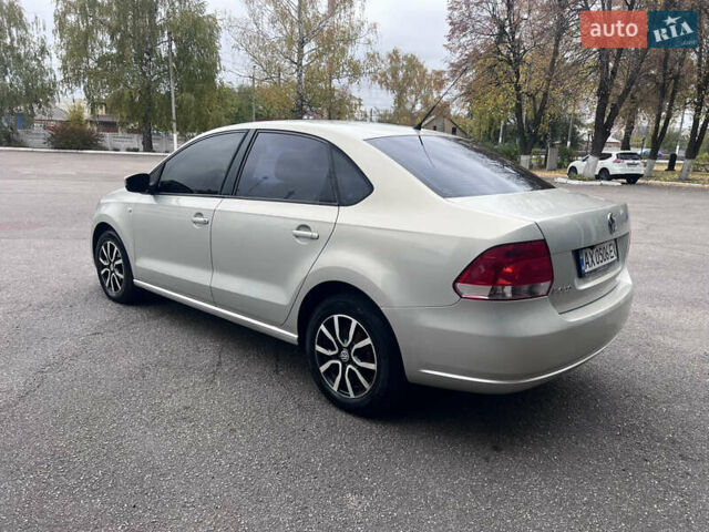 Бежевий Фольксваген Поло, об'ємом двигуна 1.6 л та пробігом 212 тис. км за 7499 $, фото 5 на Automoto.ua