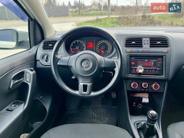 Бежевый Фольксваген Поло, объемом двигателя 1.6 л и пробегом 129 тыс. км за 6750 $, фото 12 на Automoto.ua