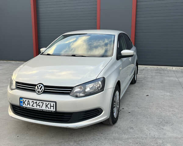 Бежевый Фольксваген Поло, объемом двигателя 1.6 л и пробегом 129 тыс. км за 6750 $, фото 3 на Automoto.ua