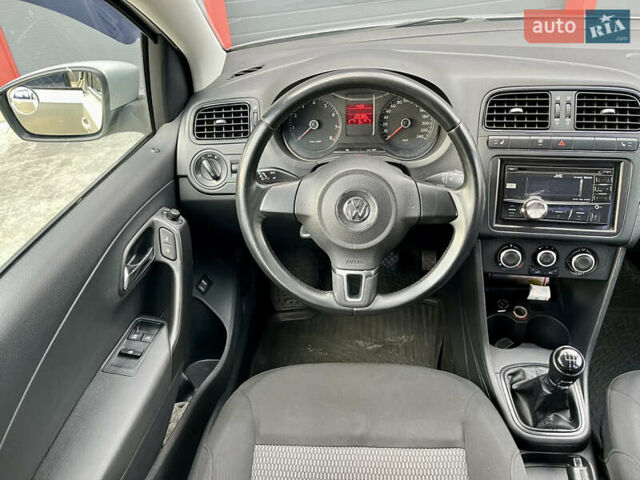 Бежевый Фольксваген Поло, объемом двигателя 1.6 л и пробегом 129 тыс. км за 6750 $, фото 11 на Automoto.ua