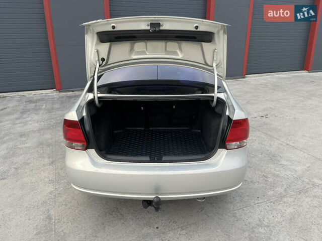 Бежевый Фольксваген Поло, объемом двигателя 1.6 л и пробегом 129 тыс. км за 6750 $, фото 6 на Automoto.ua