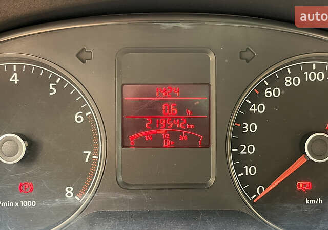 Бежевый Фольксваген Поло, объемом двигателя 1.6 л и пробегом 220 тыс. км за 6999 $, фото 8 на Automoto.ua