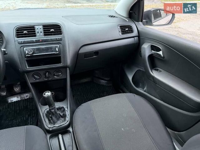 Бежевый Фольксваген Поло, объемом двигателя 1.6 л и пробегом 250 тыс. км за 3800 $, фото 49 на Automoto.ua