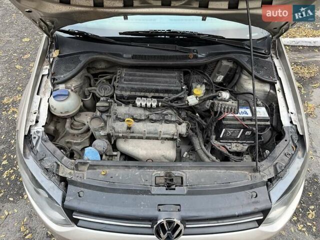Бежевый Фольксваген Поло, объемом двигателя 1.6 л и пробегом 250 тыс. км за 3800 $, фото 60 на Automoto.ua