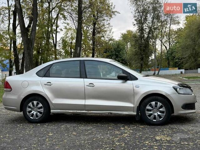 Бежевый Фольксваген Поло, объемом двигателя 1.6 л и пробегом 250 тыс. км за 3800 $, фото 44 на Automoto.ua