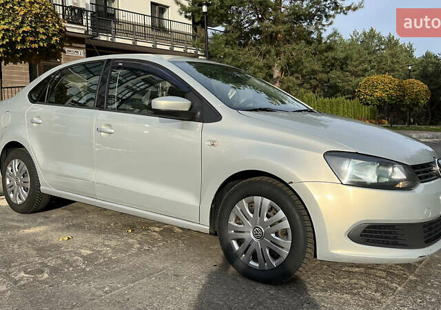 Бежевый Фольксваген Поло, объемом двигателя 1.6 л и пробегом 220 тыс. км за 6999 $, фото 2 на Automoto.ua