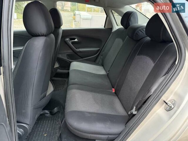 Бежевый Фольксваген Поло, объемом двигателя 1.6 л и пробегом 250 тыс. км за 3800 $, фото 55 на Automoto.ua