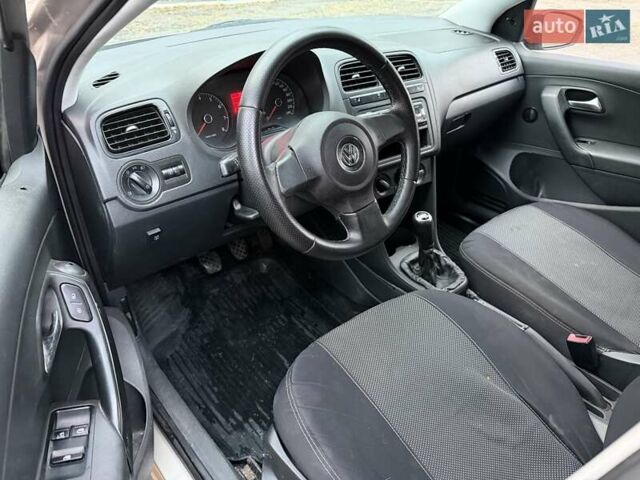 Бежевый Фольксваген Поло, объемом двигателя 1.6 л и пробегом 250 тыс. км за 3800 $, фото 50 на Automoto.ua