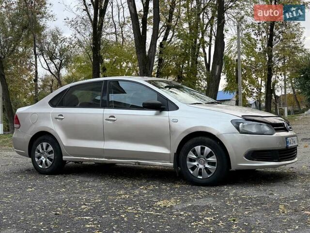 Бежевый Фольксваген Поло, объемом двигателя 1.6 л и пробегом 250 тыс. км за 3800 $, фото 2 на Automoto.ua
