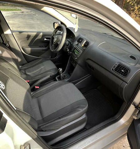 Бежевый Фольксваген Поло, объемом двигателя 1.6 л и пробегом 220 тыс. км за 6999 $, фото 5 на Automoto.ua