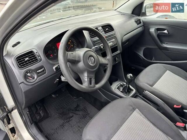 Бежевий Фольксваген Поло, об'ємом двигуна 1.6 л та пробігом 499 тис. км за 3000 $, фото 1 на Automoto.ua