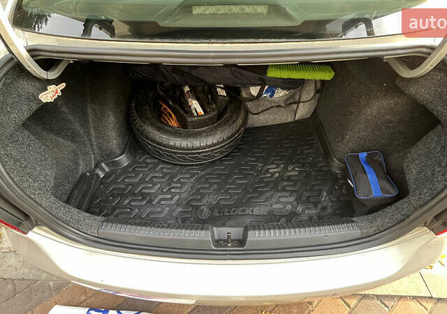 Бежевый Фольксваген Поло, объемом двигателя 1.6 л и пробегом 220 тыс. км за 6999 $, фото 6 на Automoto.ua