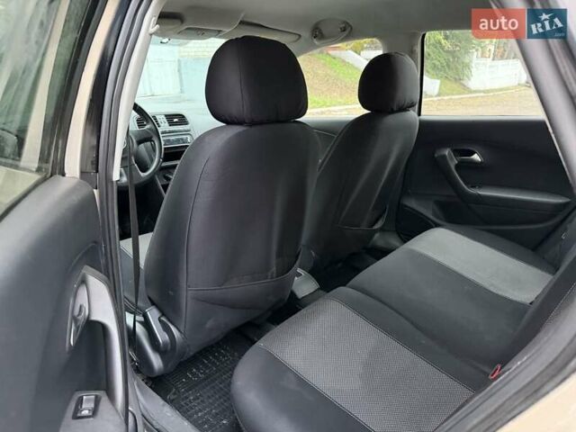 Бежевый Фольксваген Поло, объемом двигателя 1.6 л и пробегом 250 тыс. км за 3800 $, фото 54 на Automoto.ua