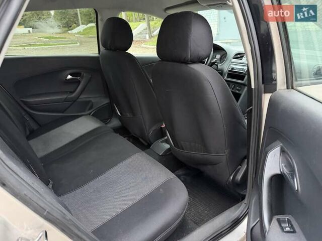 Бежевый Фольксваген Поло, объемом двигателя 1.6 л и пробегом 250 тыс. км за 3800 $, фото 53 на Automoto.ua