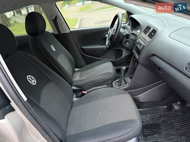 Бежевый Фольксваген Поло, объемом двигателя 1.6 л и пробегом 250 тыс. км за 3800 $, фото 58 на Automoto.ua