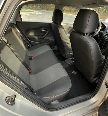 Бежевый Фольксваген Поло, объемом двигателя 1.6 л и пробегом 220 тыс. км за 6999 $, фото 4 на Automoto.ua