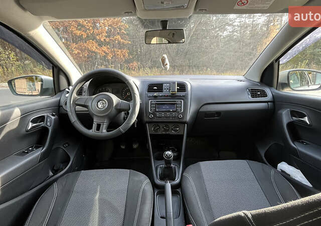 Бежевый Фольксваген Поло, объемом двигателя 1.6 л и пробегом 220 тыс. км за 6999 $, фото 3 на Automoto.ua