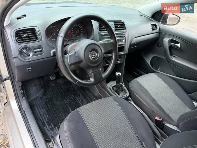 Бежевый Фольксваген Поло, объемом двигателя 1.6 л и пробегом 250 тыс. км за 3800 $, фото 52 на Automoto.ua