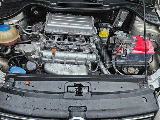 Бежевый Фольксваген Поло, объемом двигателя 1.6 л и пробегом 95 тыс. км за 6800 $, фото 6 на Automoto.ua