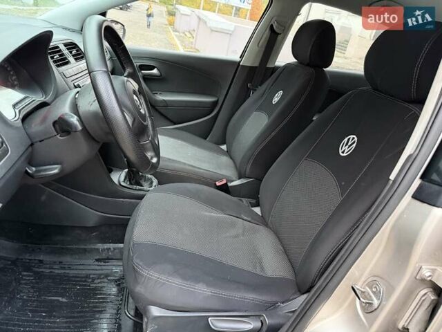 Бежевый Фольксваген Поло, объемом двигателя 1.6 л и пробегом 250 тыс. км за 3800 $, фото 51 на Automoto.ua