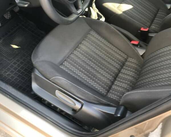 Бежевий Фольксваген Поло, об'ємом двигуна 1.6 л та пробігом 266 тис. км за 7300 $, фото 9 на Automoto.ua