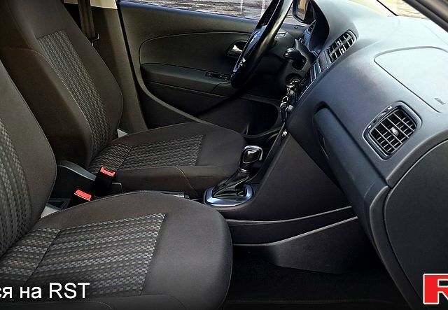 Бежевый Фольксваген Поло, объемом двигателя 1.6 л и пробегом 63 тыс. км за 10800 $, фото 6 на Automoto.ua