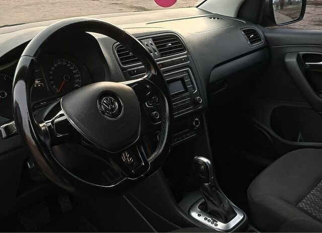 Бежевий Фольксваген Поло, об'ємом двигуна 1.6 л та пробігом 63 тис. км за 10800 $, фото 19 на Automoto.ua