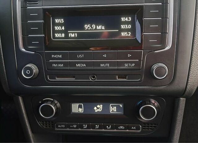 Бежевий Фольксваген Поло, об'ємом двигуна 1.6 л та пробігом 63 тис. км за 10800 $, фото 18 на Automoto.ua