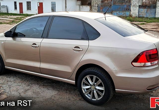 Бежевый Фольксваген Поло, объемом двигателя 1.6 л и пробегом 63 тыс. км за 10800 $, фото 3 на Automoto.ua