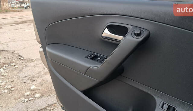 Бежевый Фольксваген Поло, объемом двигателя 1.6 л и пробегом 63 тыс. км за 10800 $, фото 18 на Automoto.ua