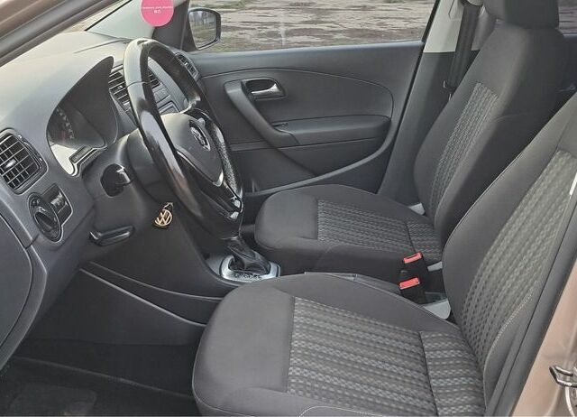 Бежевий Фольксваген Поло, об'ємом двигуна 1.6 л та пробігом 63 тис. км за 10800 $, фото 10 на Automoto.ua