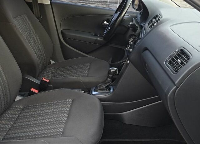 Бежевий Фольксваген Поло, об'ємом двигуна 1.6 л та пробігом 63 тис. км за 10800 $, фото 11 на Automoto.ua