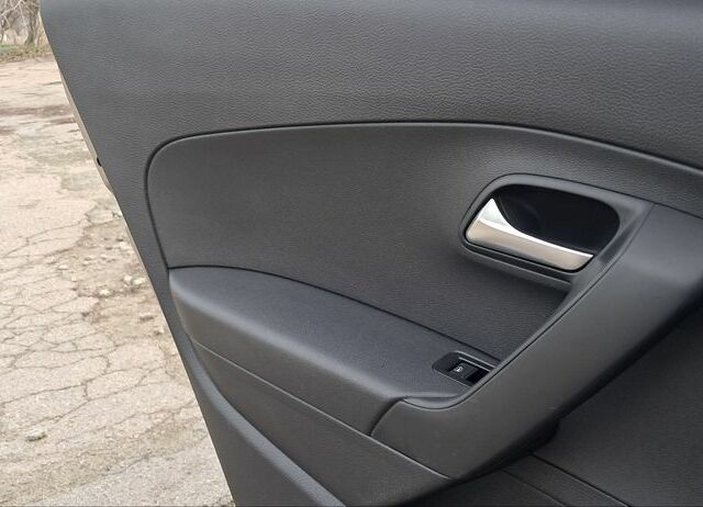 Бежевий Фольксваген Поло, об'ємом двигуна 1.6 л та пробігом 63 тис. км за 10800 $, фото 22 на Automoto.ua