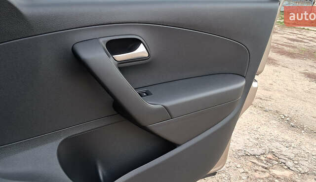 Бежевый Фольксваген Поло, объемом двигателя 1.6 л и пробегом 63 тыс. км за 10800 $, фото 20 на Automoto.ua